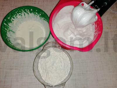 Skanus pyragas su abrikosais ir obuoliais Žingsnis 1