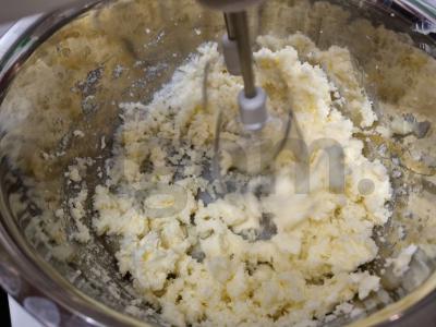 Švelnūs keksiukai su uogiene Žingsnis 1