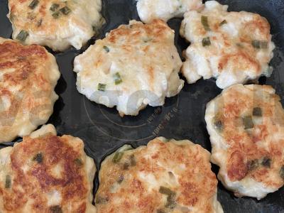 Smulkintos vištienos kotletai su majonezu pagrindine nuotrauka