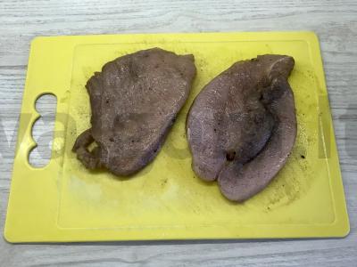 Kalakutienos krūtinėlė tešloje Žingsnis 1