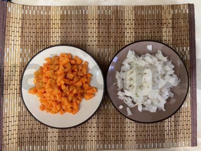 Ryžiai keptuvėje su žaliaisiais žirneliais Žingsnis 2