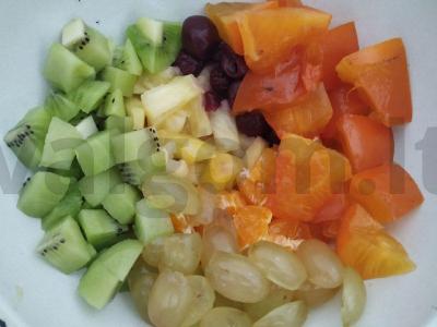 Delikatesinis salotas su egzotiniais vaisiais ir grietinės padažu Žingsnis 1