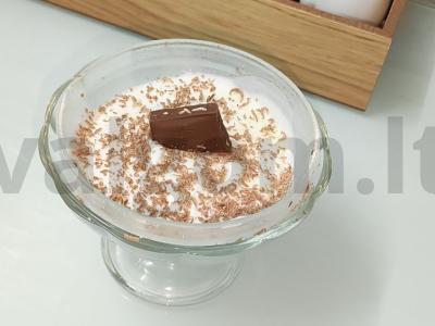 Namų plombyras iš grietinėlės su kondensuotu pienu pagrindine nuotrauka