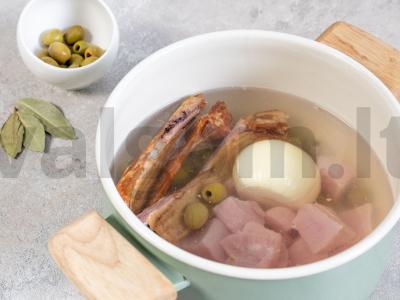 Sūris su kalakutienos filė ir rūkytomis kiaulienos šonkauliais Žingsnis 1