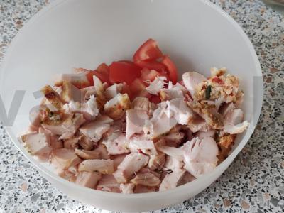 Pupelių, kiaušinio ir rūkytos vištienos salotas Žingsnis 2