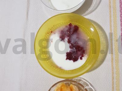 Varškės desertas su spanguolių musu Žingsnis 2