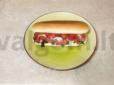 Italų dešrainis su parmezanu ir vyšniniais pomidorais pagrindine nuotrauka