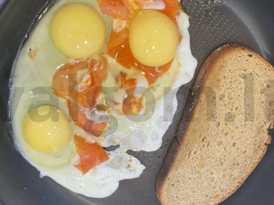 Brusketa su kiaušiniu ir pomidorais Žingsnis 2