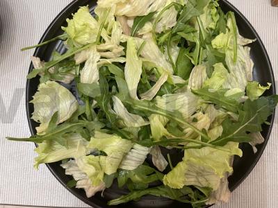 Salotos su krevetėmis ir feta sūriu Žingsnis 1