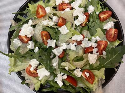 Salotos su krevetėmis ir feta sūriu Žingsnis 3