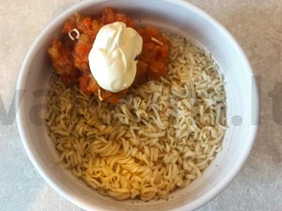 Nudelių patiekalas su lečo ir majonezu Žingsnis 2