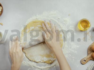 Pyragas su įvairiais riešutais ir karamele Žingsnis 4