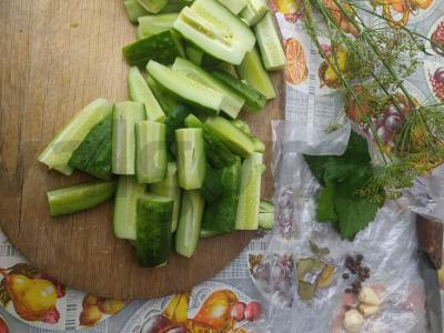 Marinuoti agurkai su prieskoniais Žingsnis 2