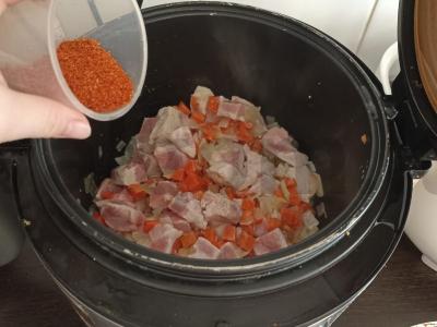 Paprastas receptas plovui lėtoje viryklėje Žingsnis 4