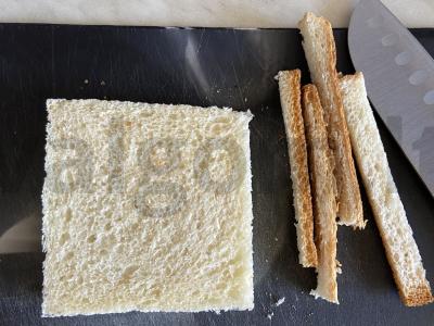 Duonos vamzdeliai su sūriu ir dešra Žingsnis 1