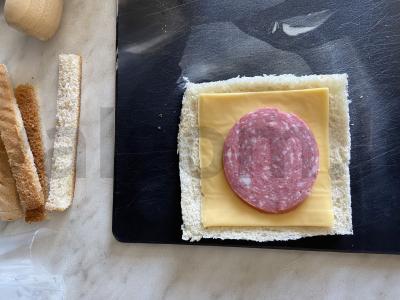 Duonos vamzdeliai su sūriu ir dešra Žingsnis 2