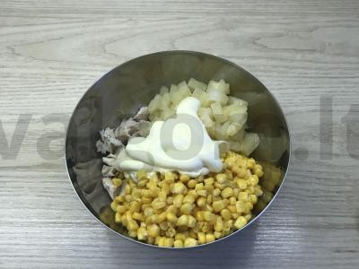Salotas „Mėgstamiausias“ su vištienos krūtinėle ir ananasais Žingsnis 2