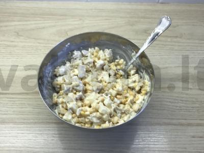 Salotas „Mėgstamiausias“ su vištienos krūtinėle ir ananasais Žingsnis 3