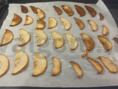 Naudingos obuolių traškučiai orkaitėje pagrindine nuotrauka