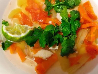 Raudonos žuvies žuvienė pagrindine nuotrauka