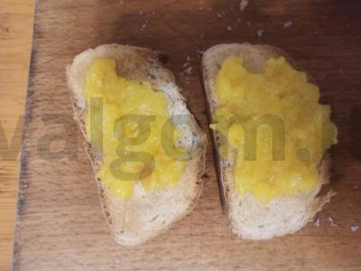 Tostai su persikų džemu ir saldžiuoju pienu Žingsnis 2