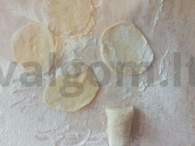 Koldūnai su bulvėmis ant įprasto tešlos Žingsnis 4