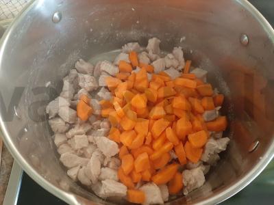 Lengvas sultinys su bulvėmis ir kalakutiena Žingsnis 3