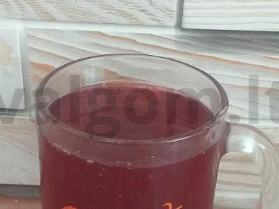 Vitaminų kompotas iš šilauogės, aviečių ir braškių pagrindine nuotrauka