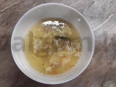 Daržovių sriuba su faršu ir kiaušiniais pagrindine nuotrauka