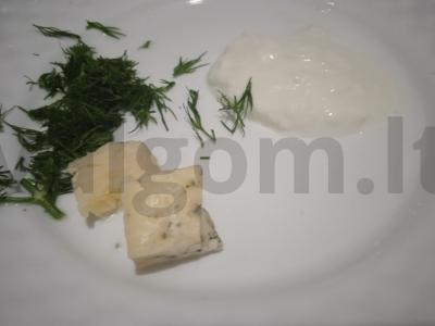Marmurinės jautienos steikas su graikiško jogurto ir dorblu sūrio padažu Žingsnis 1