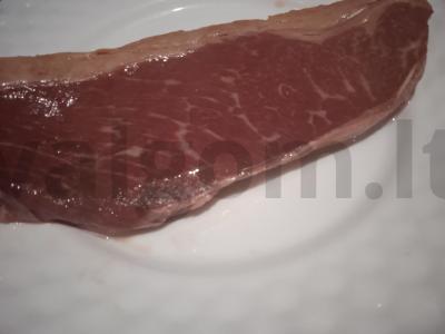 Marmurinės jautienos steikas su graikiško jogurto ir dorblu sūrio padažu Žingsnis 2