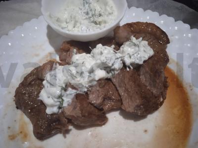 Marmurinės jautienos steikas su graikiško jogurto ir dorblu sūrio padažu Žingsnis 4