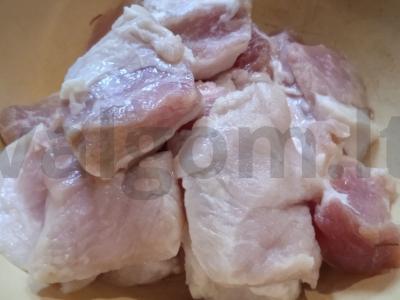 Kiaulienos nuggetai tempuroje Žingsnis 1