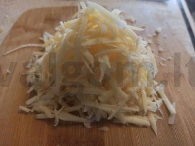 Vištiena su grybais ir svogūnais po sūrio plutele Žingsnis 2