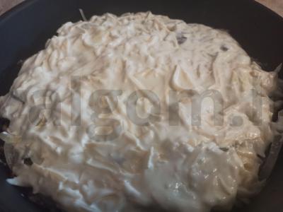 Vištiena su grybais ir svogūnais po sūrio plutele Žingsnis 4