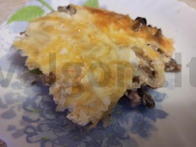 Vištiena su grybais ir svogūnais po sūrio plutele pagrindine nuotrauka