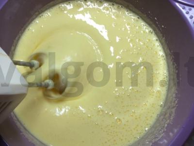 Biskvitinis tortas su citrinos kremu Žingsnis 1