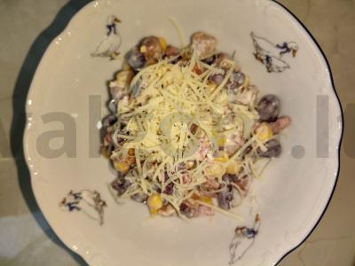 Salotas „Geologinis“ su rūkytomis dešromis ir raudonaisiais pupelėmis pagrindine nuotrauka