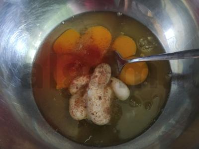 Omletas su cukinijų ikra ir bekonu „Vasaros kaprizas“ Žingsnis 1