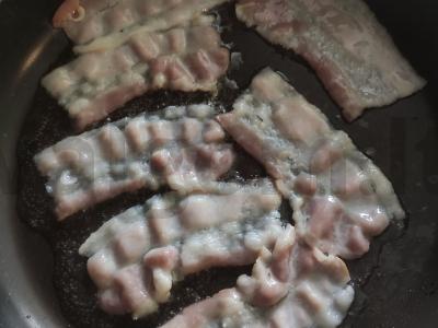 Omletas su cukinijų ikra ir bekonu „Vasaros kaprizas“ Žingsnis 2