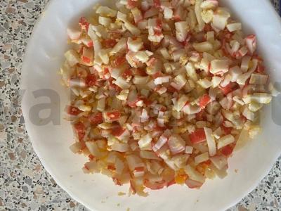 Salotas „Greta“ su krabų mėsa ir kalakutiena Žingsnis 5