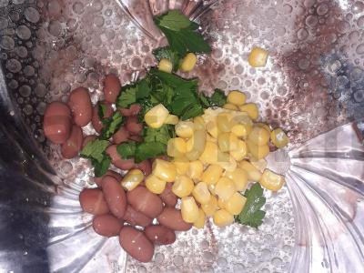 Saldus bulvės, įdarytos pupelėmis ir kukurūzais Žingsnis 2