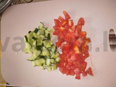 Salotos su lęšiais, pomidorais ir agurkais Žingsnis 4