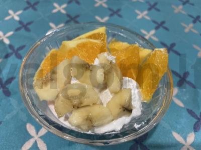 Desertas su plakta grietinėle, sausainiais ir vaisiais Žingsnis 4