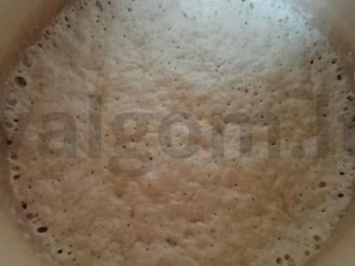 Kvietinių miltų pyragas su obuolių uogiene Žingsnis 6