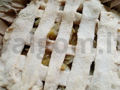 Kvietinių miltų pyragas su obuolių uogiene Žingsnis 10