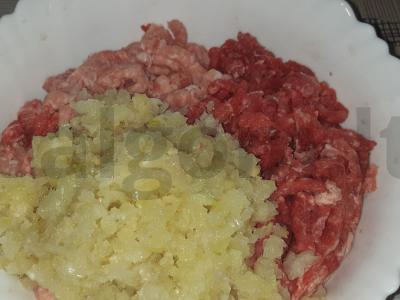 Skaniausi mantai su mėsa ir smulkinta bulve Žingsnis 1