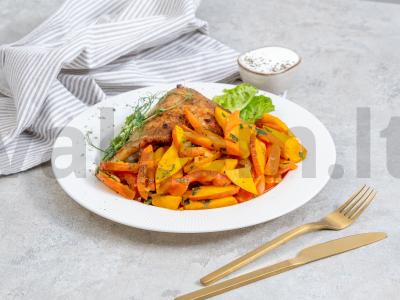 Moliūgas keptuvėje su daržovėmis pagrindine nuotrauka