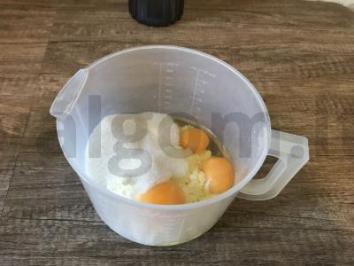 Varškės keksiukai su razinomis labai skanūs Žingsnis 3