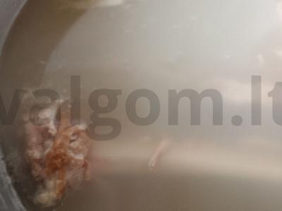 Žirnių sriuba su rūkytais mėsos produktais Žingsnis 1